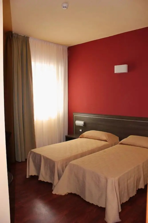 Standard Double room with balcony (twin beds)
