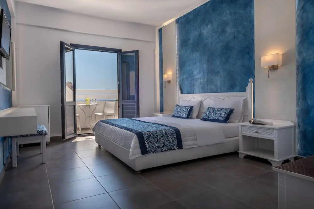Superior Double room with balcony (full double bed)