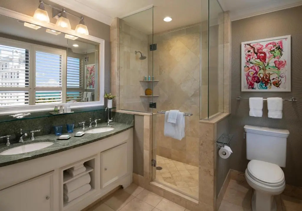 Deluxe room with partial ocean view