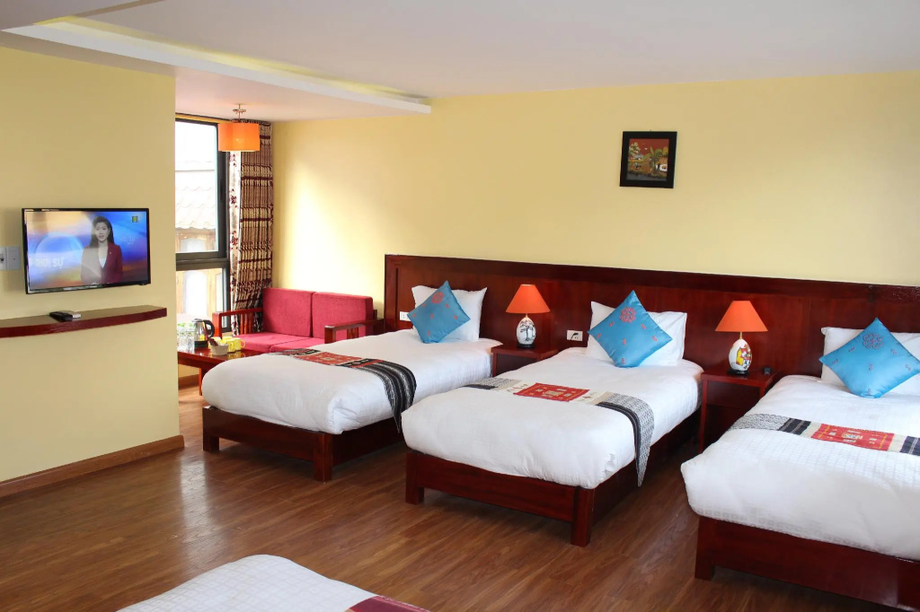 Deluxe Triple room with balcony