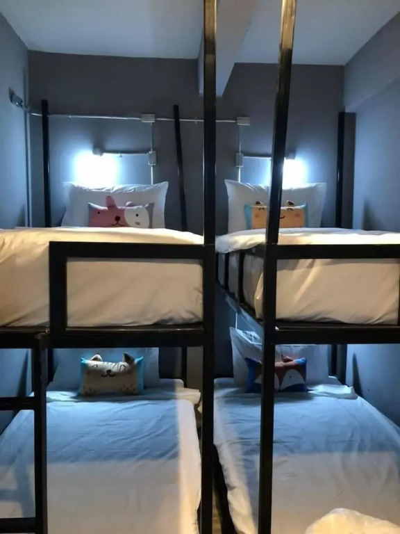Кровать в общем номере (мужской номер) в The Bed Hostel at Patong