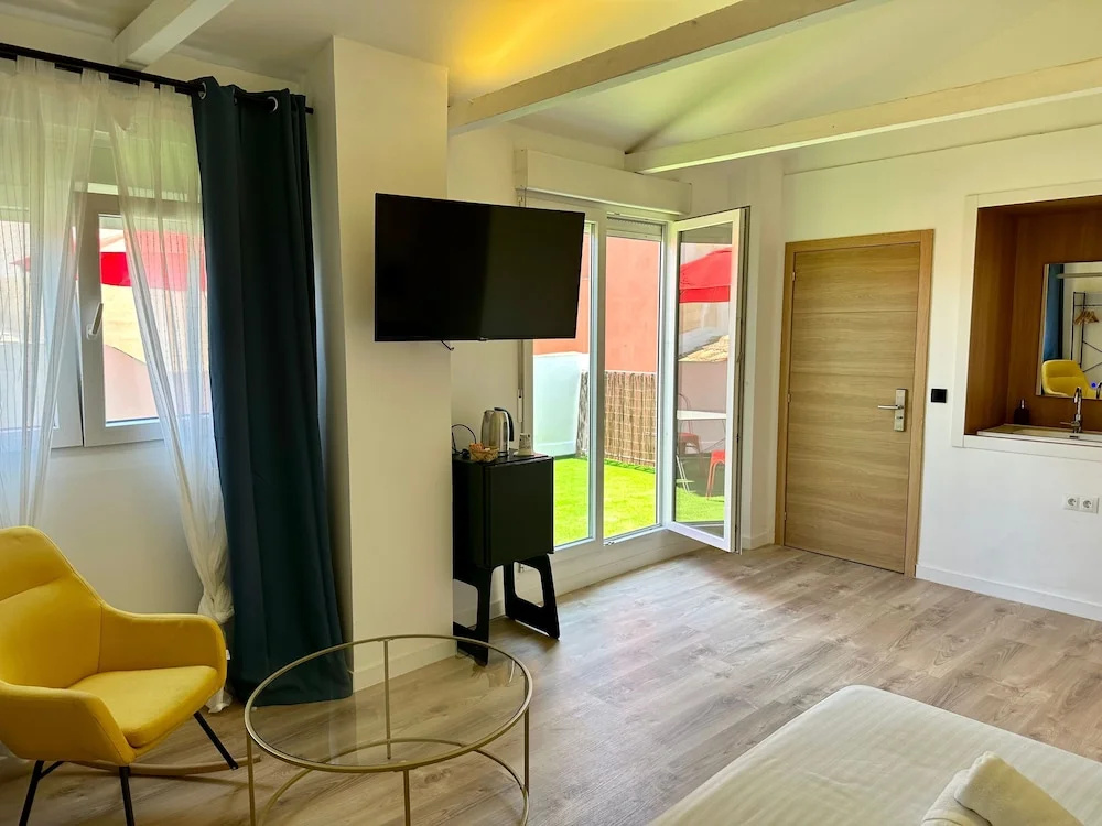 Premium Double room (full double bed)