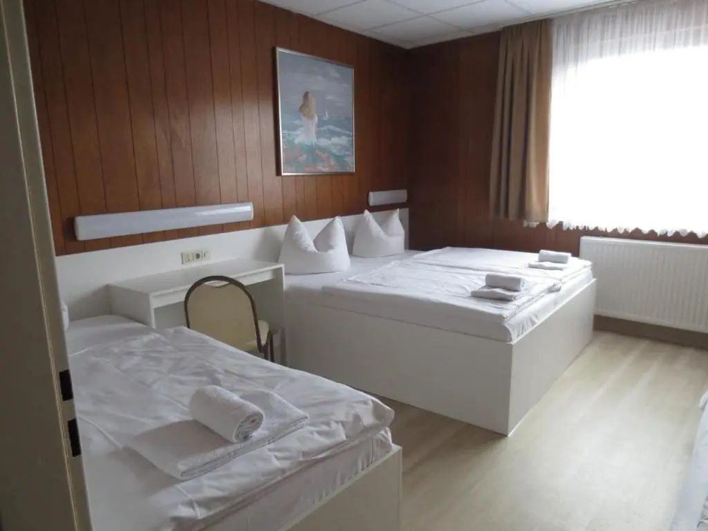 Standard Triple room