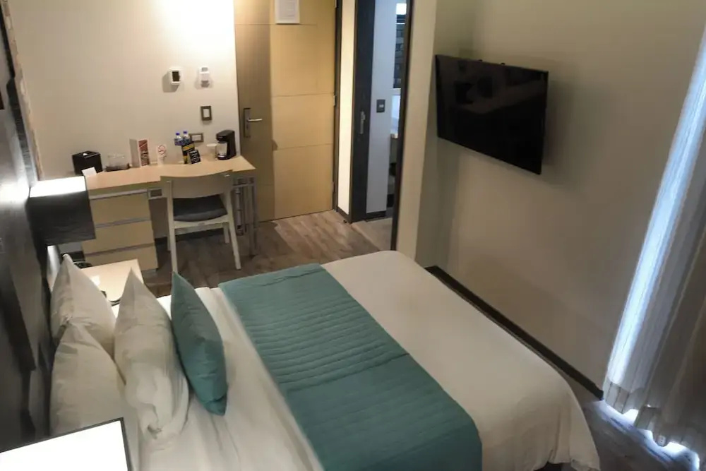 Executive Double room (full double bed)