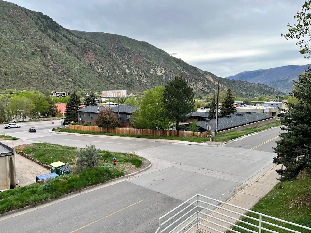 Frontier Lodge