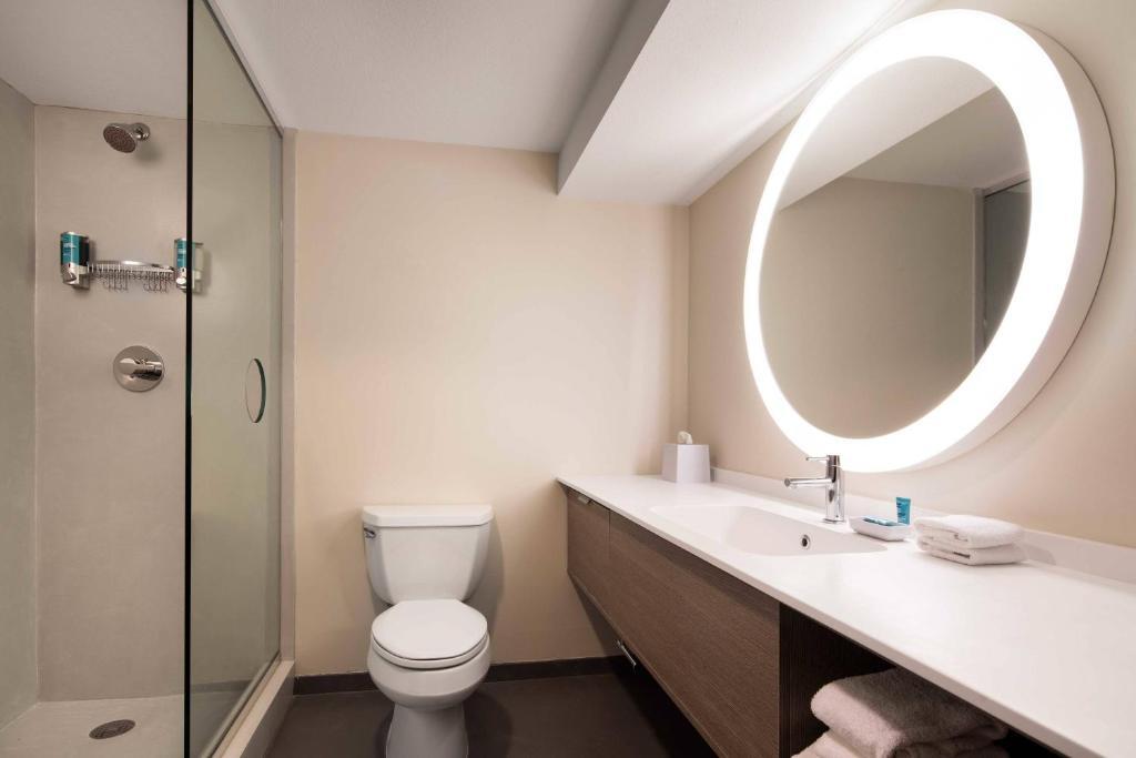 Двухместный номер Standard с видом на бассейн двуспальная кровать в Aloft Scottsdale