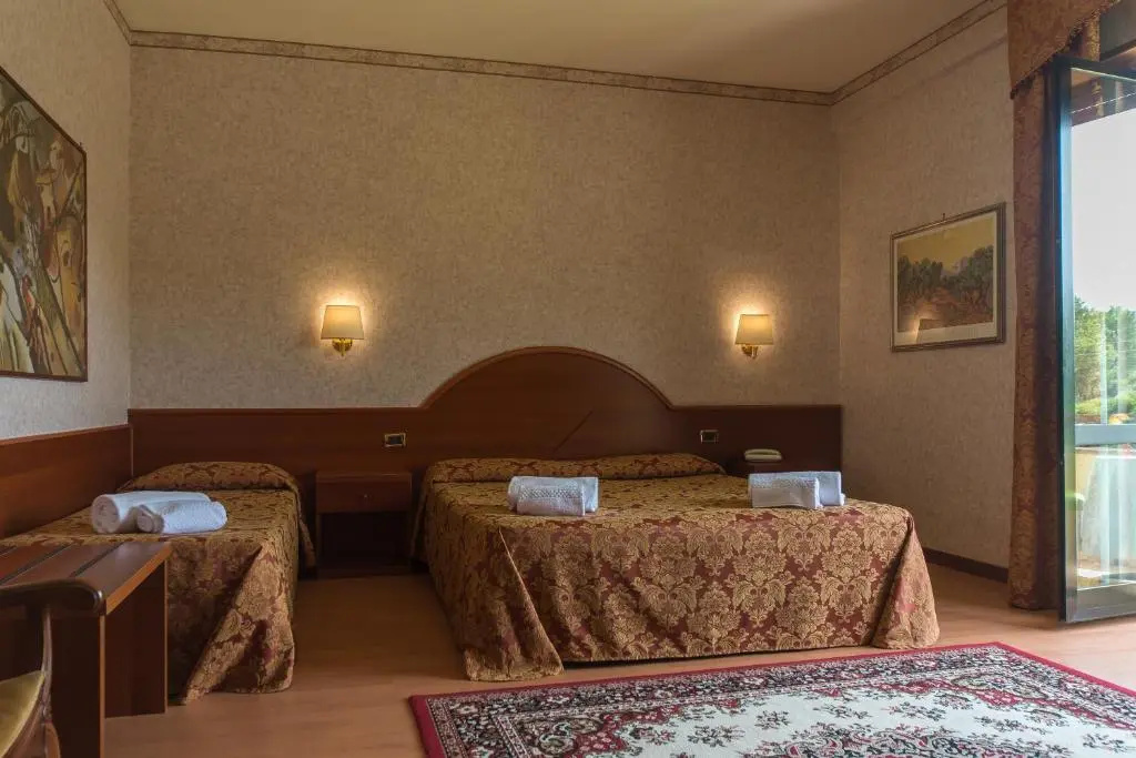 Standard Double room with balcony (full double bed)