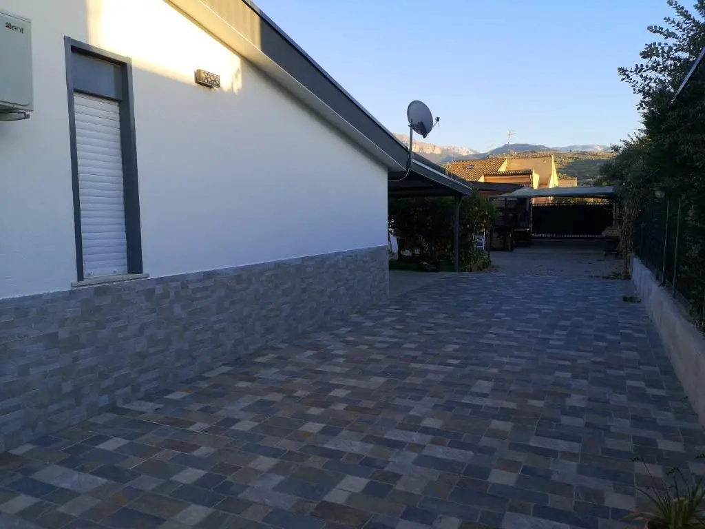 2 bedrooms house at Piana Calzata 100 m away from the beach with furnished terrace and wifi