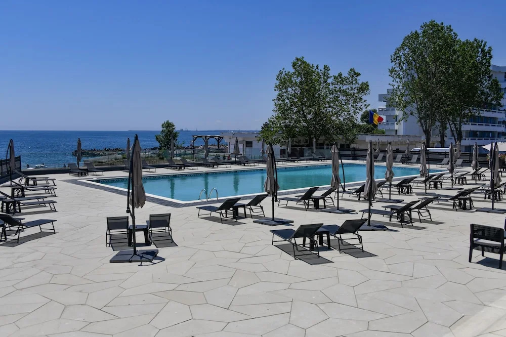 Beach & Waterfront