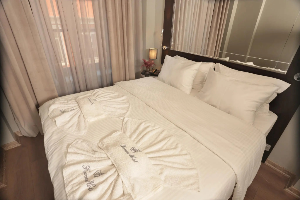 Deluxe Double room (full double bed)