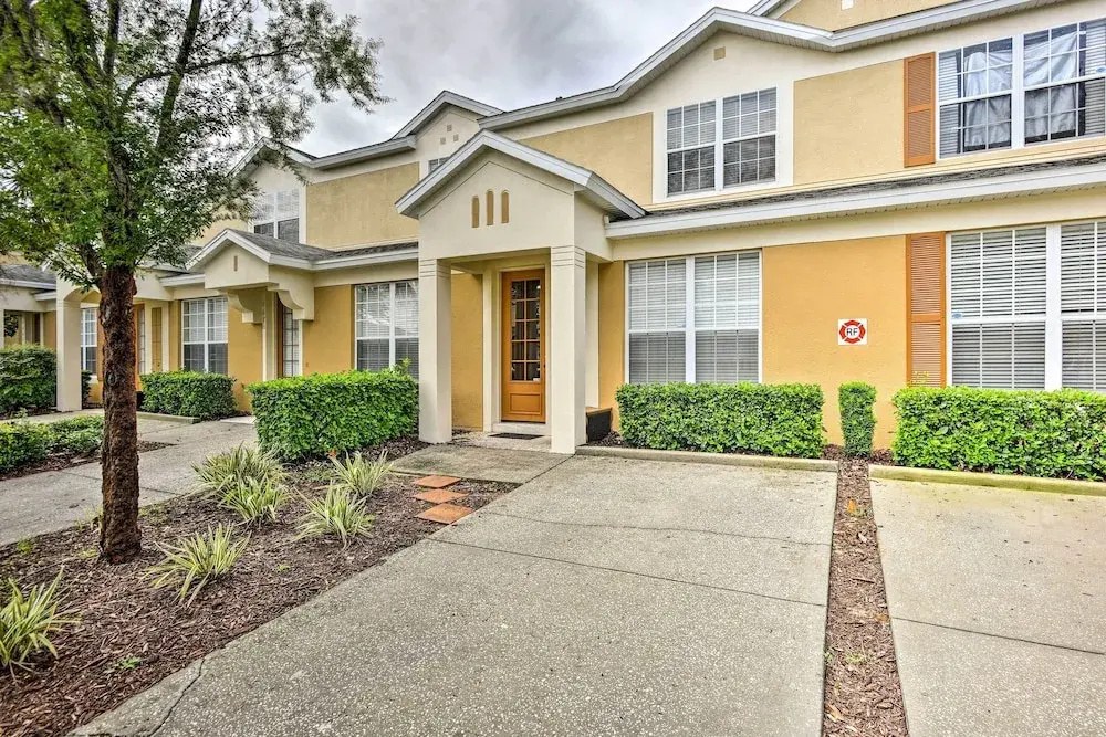 Resort Townhome w/ Splash Pool ~ 7 Mi to Disney!