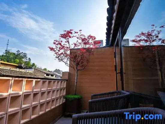 Xiaoshihou. Xiaoshihou Homestay (Border City Chatong Scenic Area)