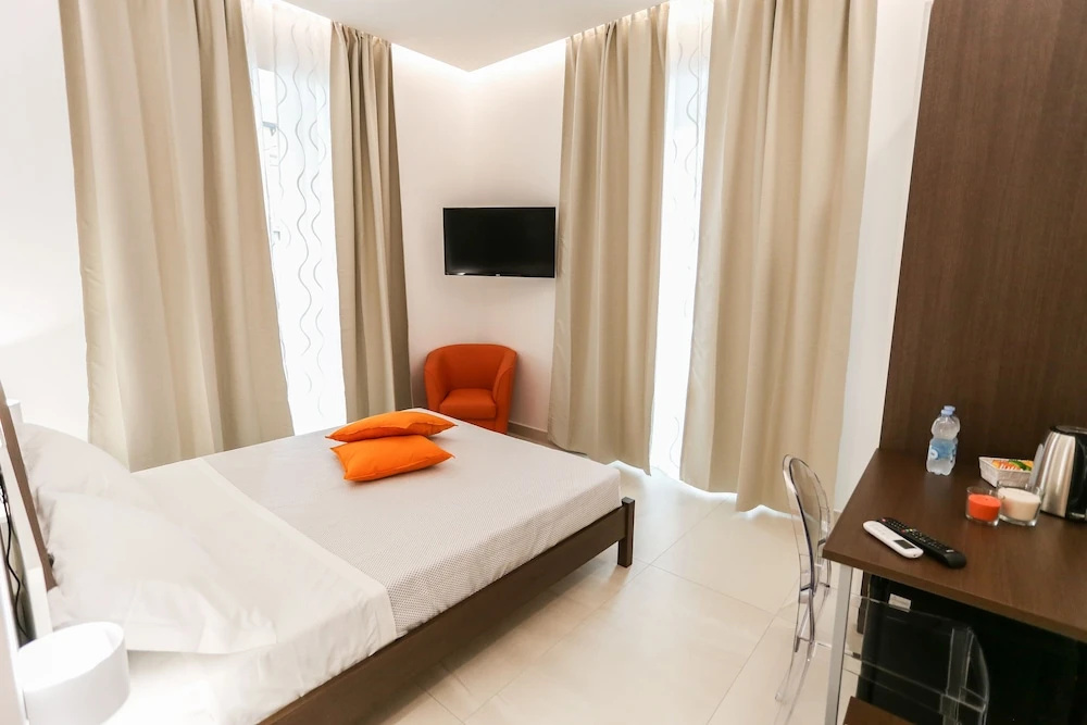 Luxury Double room with balcony and with city view (full double bed)