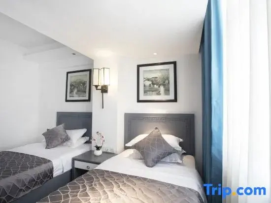 Premier room