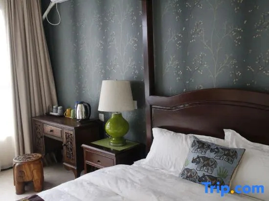 Standard Double room with courtyard view (full double bed)