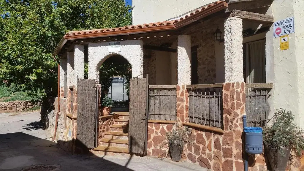 3 Bedrooms Cottage