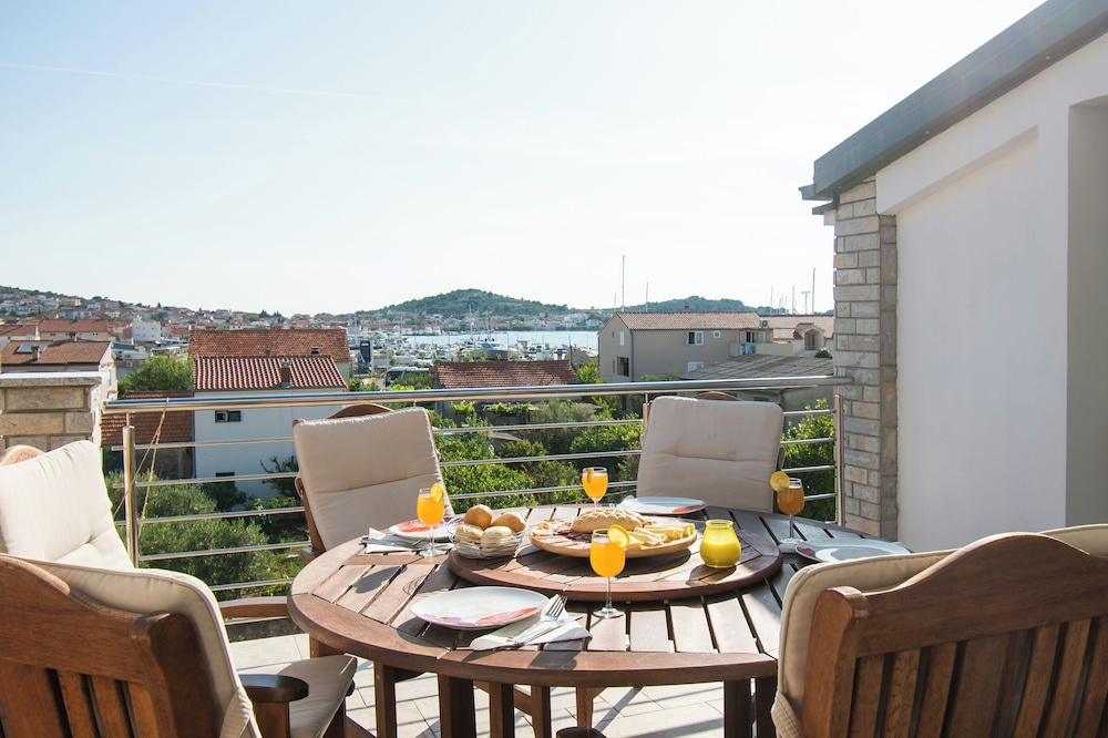 Apartment Villa Zlatna