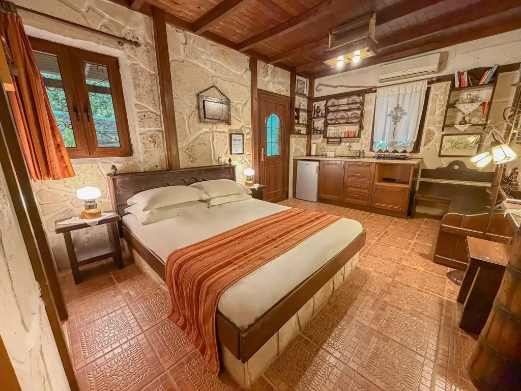 Double Studio with sea view (full double bed)
