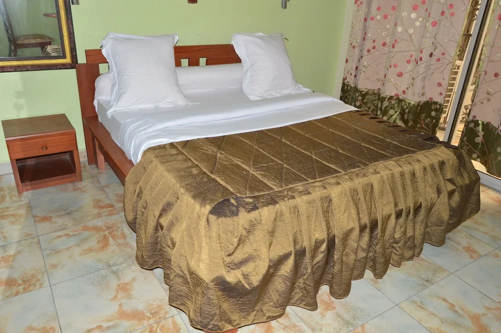 Deluxe Double room (full double bed)