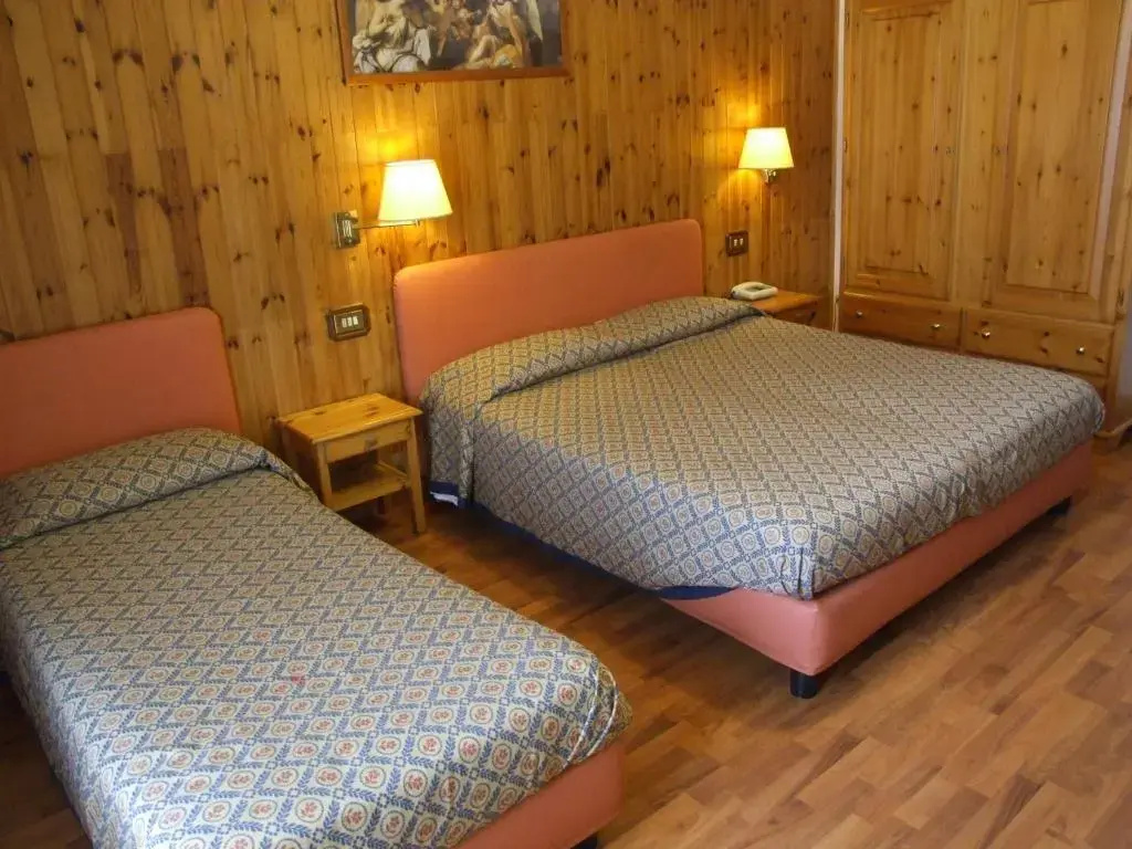 Standard Triple room with balcony