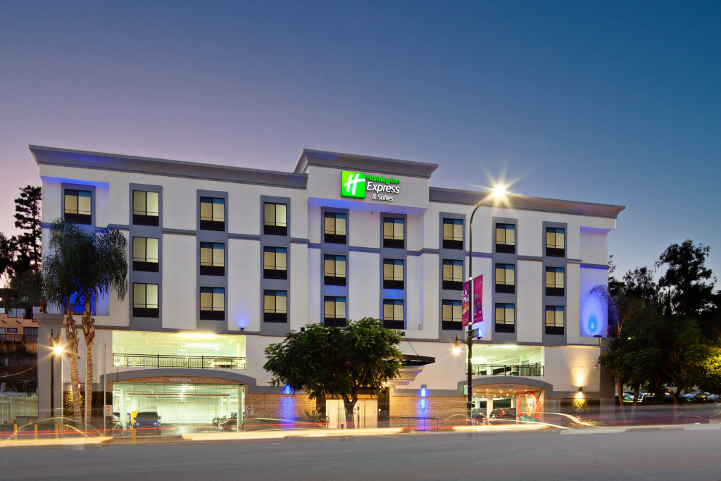 Holiday Inn Express & Suites Hollywood Walk Of Fame