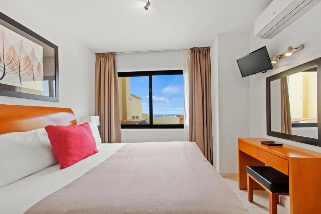2 Bedrooms Apartment with ocean view