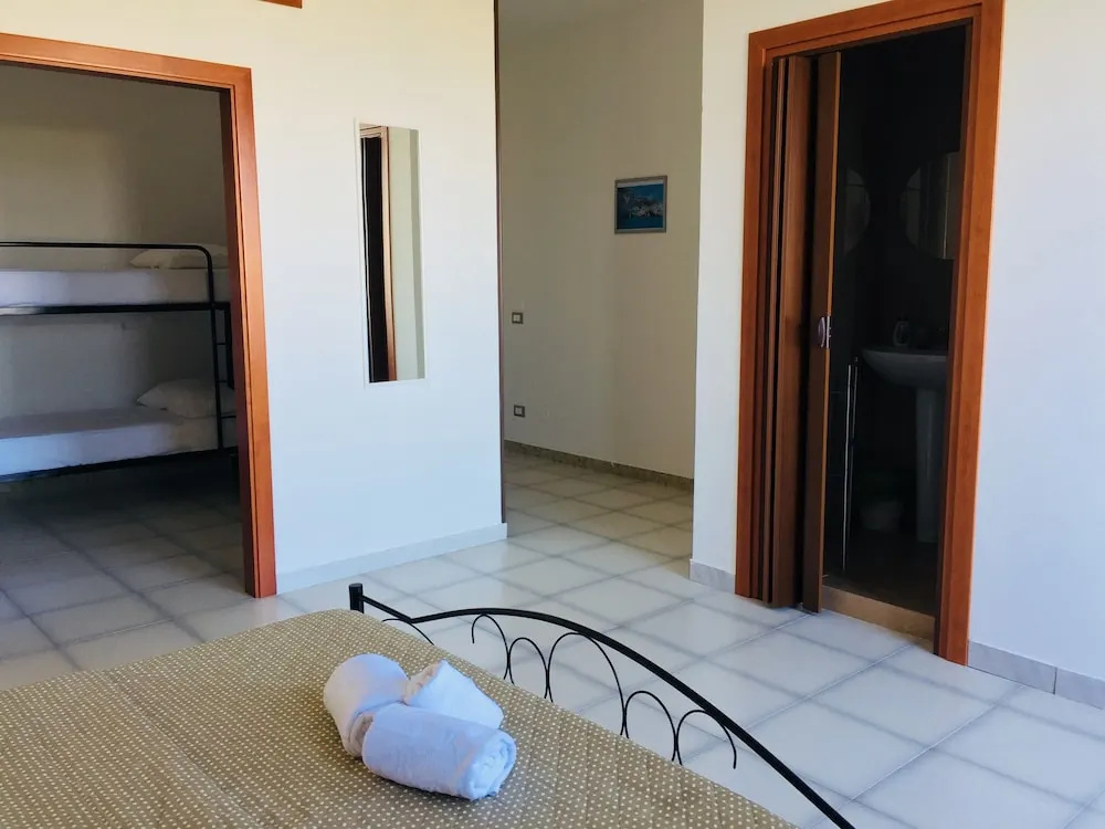 Classic Quadruple room with sea view