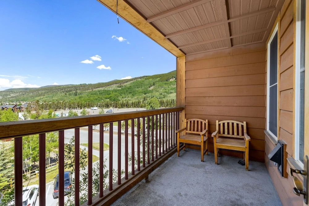 8363 Buffalo Lodge 3 Bedroom Condo by RedAwning