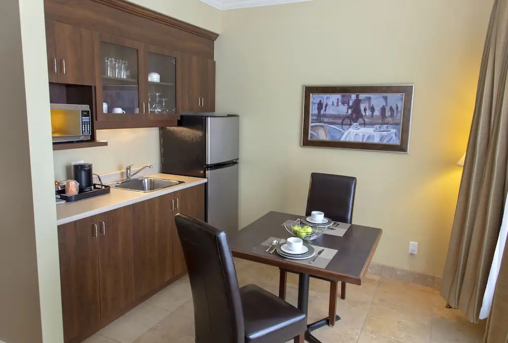 Double Suite (full double bed)