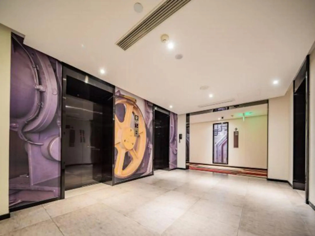 Lobby & Reception