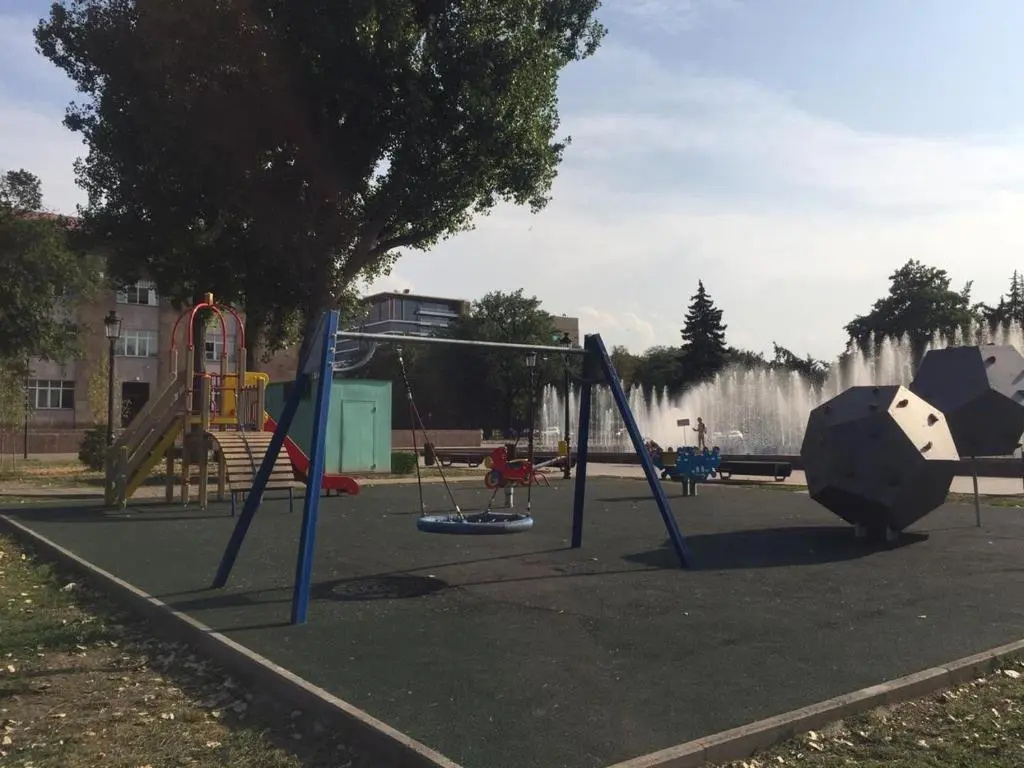 3-h komnatnye apartamenty v tsentre