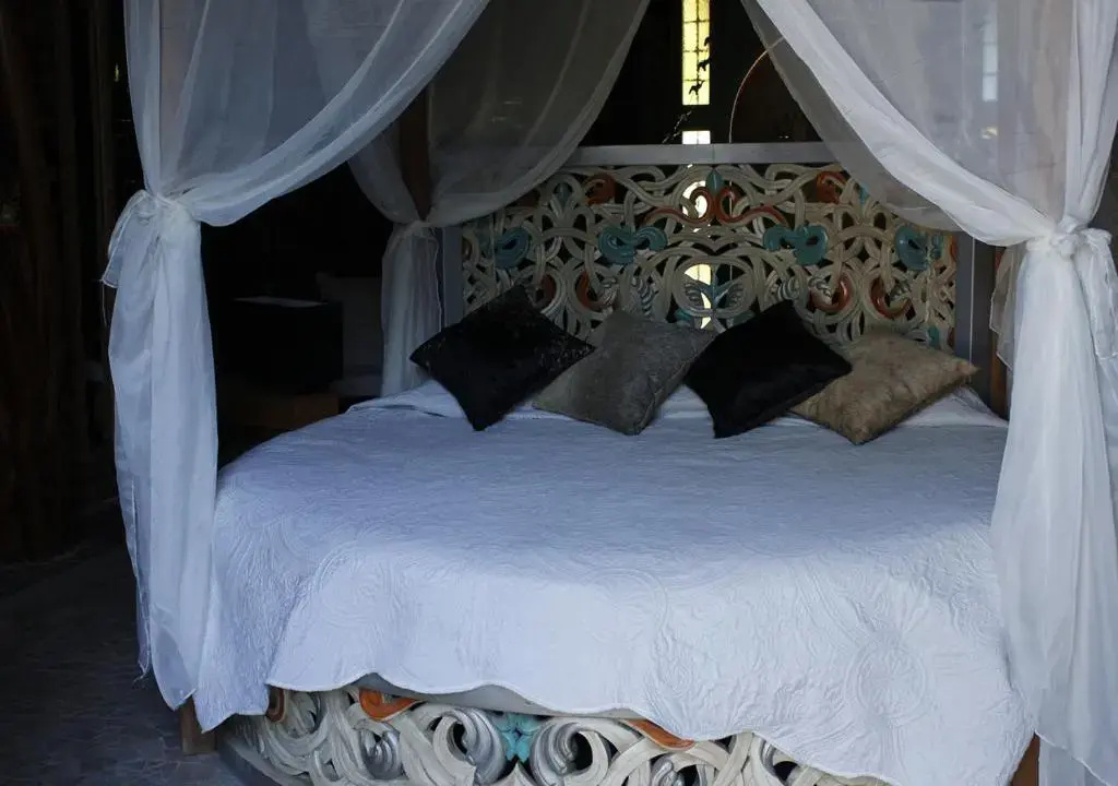 Standard room with pool view