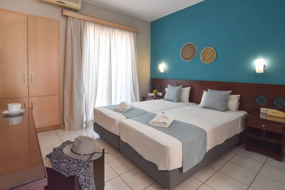 Standard Double room with balcony (full double bed)