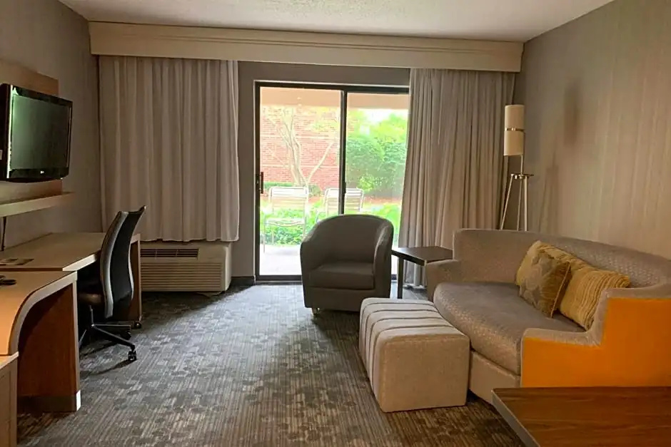 1 Bedroom Double Suite (full double bed)