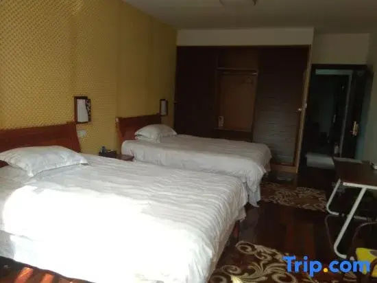 Standard Quadruple room with view