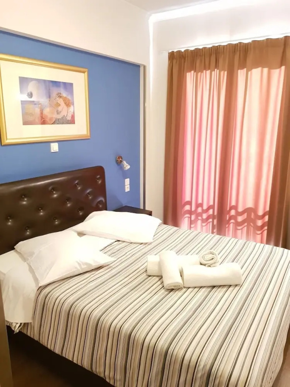 Standard Double room with city view (full double bed)