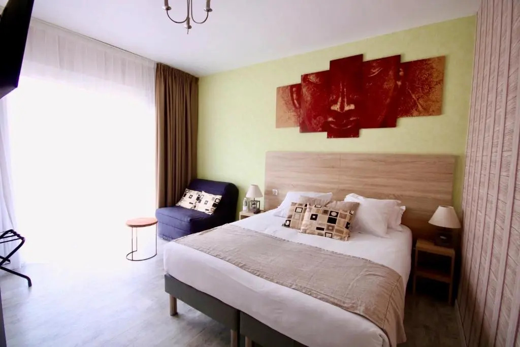Standard Triple room