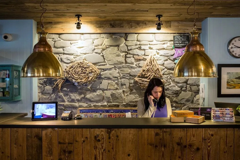 Lobby & Reception