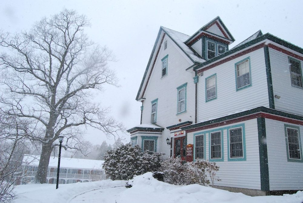 Oxen Yoke Inn & Motel