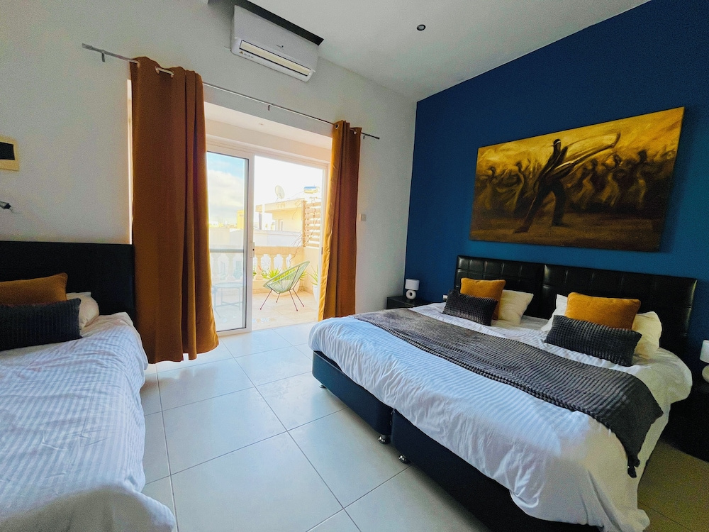 Standard Triple room with balcony
