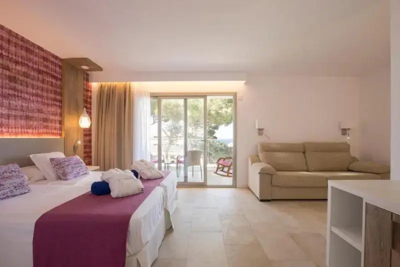 Superior Double room with balcony (full double bed)