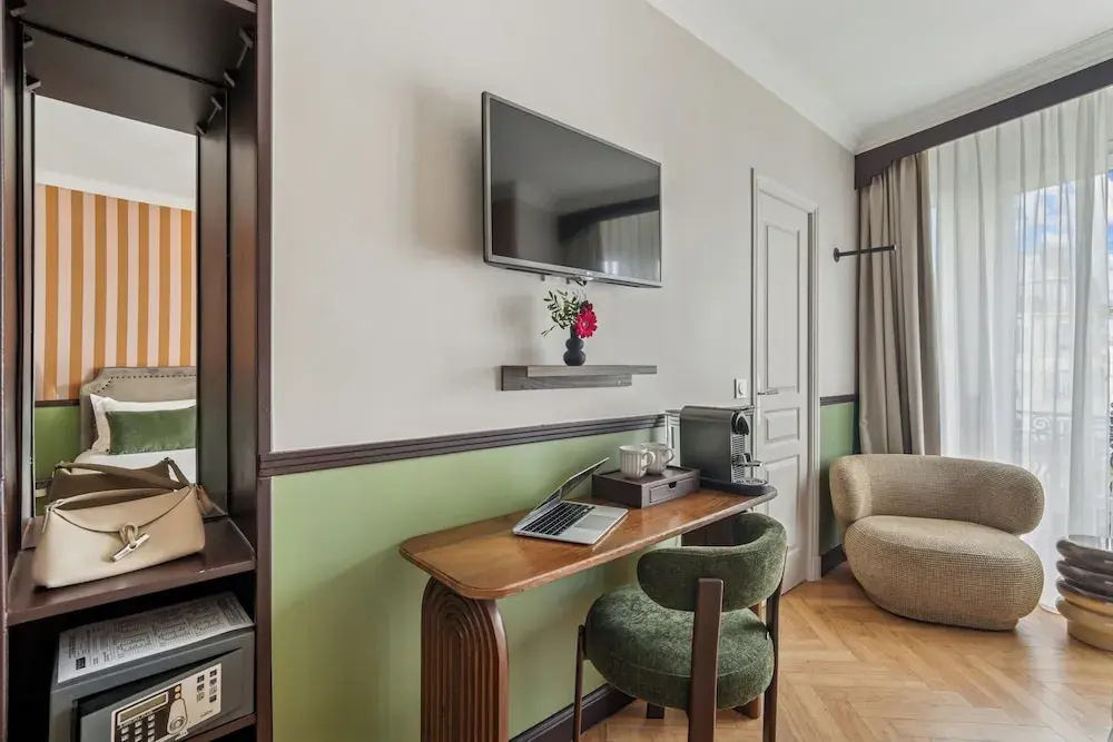 Comfort room