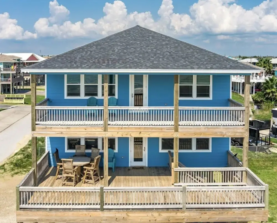Oceanfront Manor 4 Bedroom Home