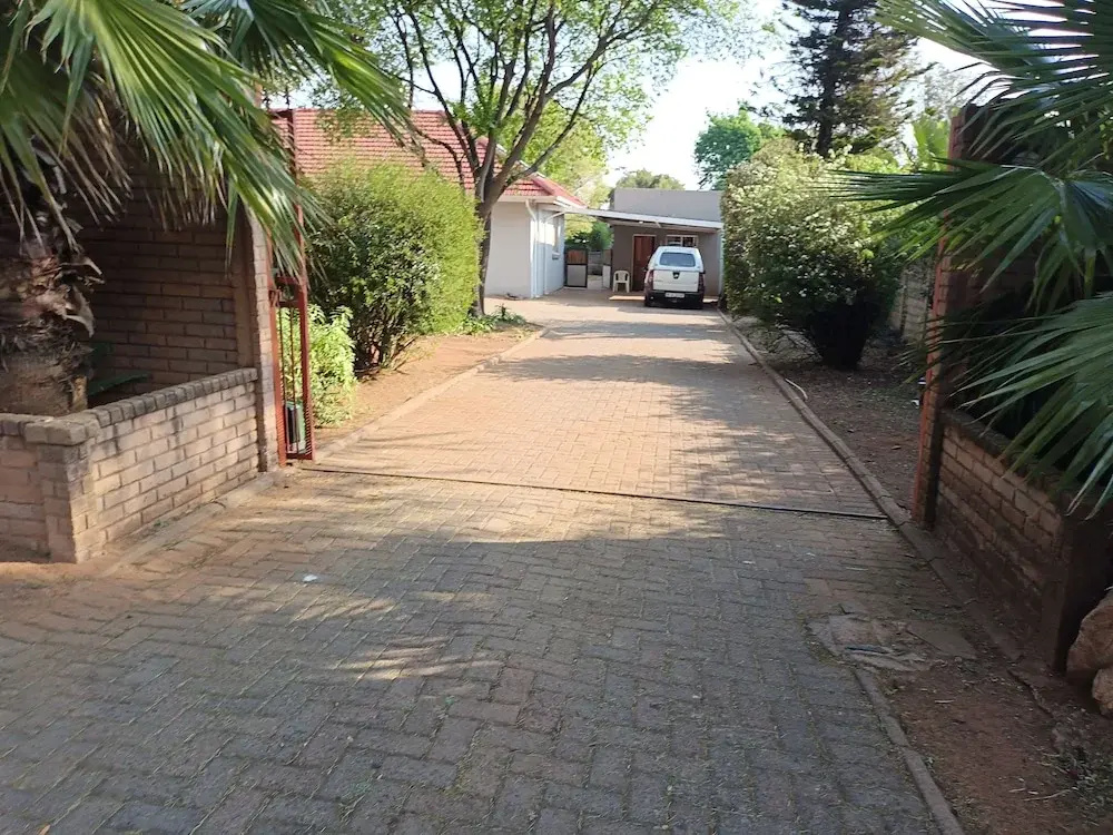 Jm Tours & Safaris Guesthouse