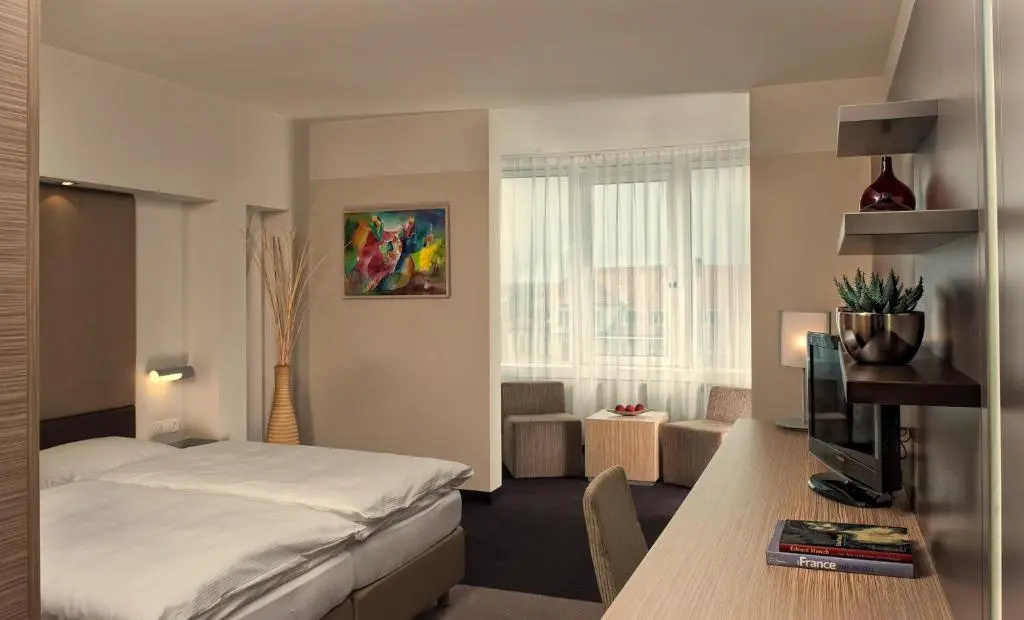 Deluxe Double room (full double bed)
