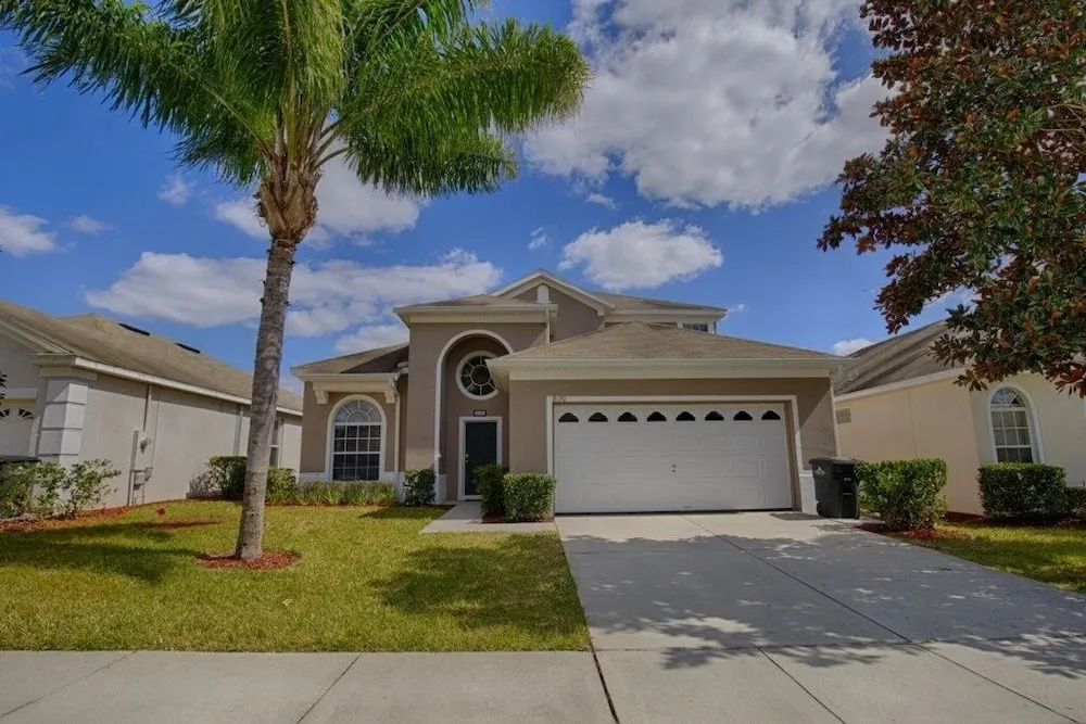 Resort 5 Bed Private Pool & Spa, Game Room Home 5 Bedroom Villa by RedAwning