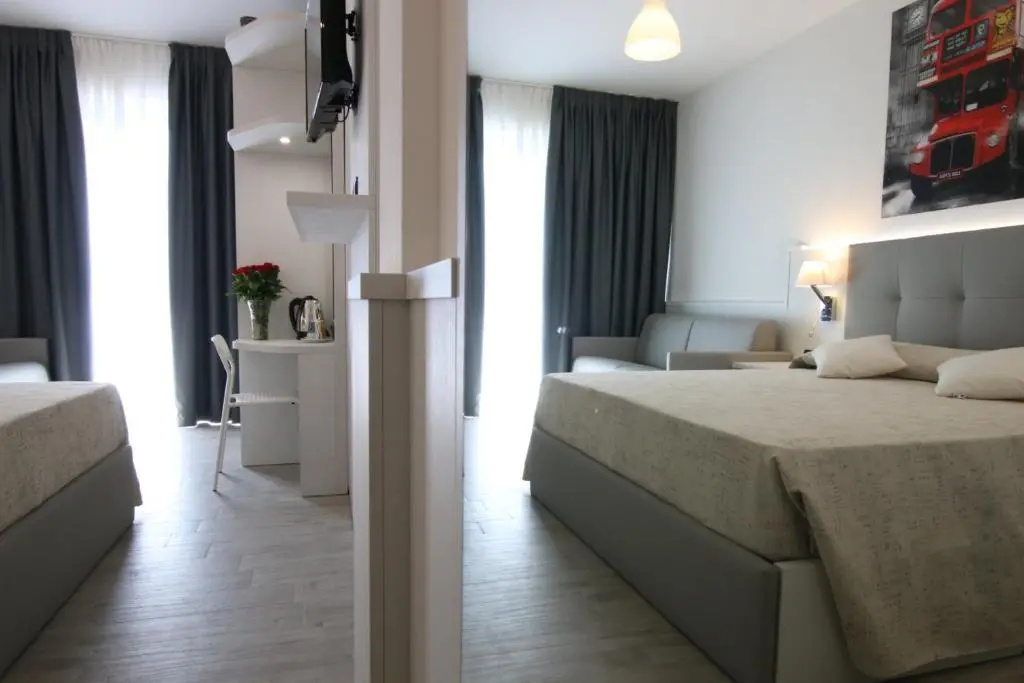 Living Double room (full double bed)