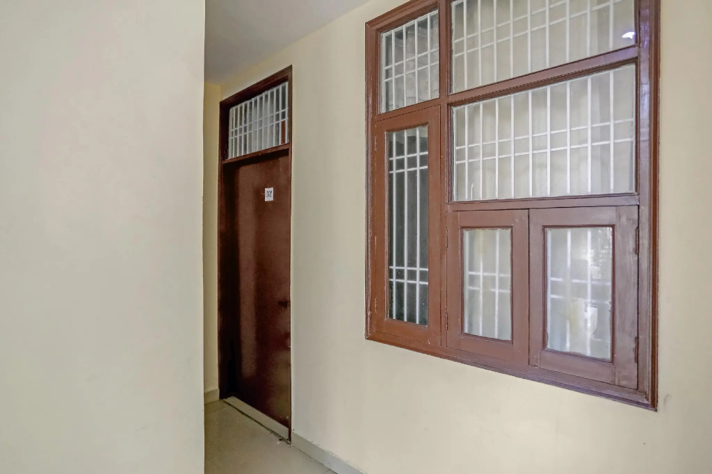 Oyo 76228 Rj Residency