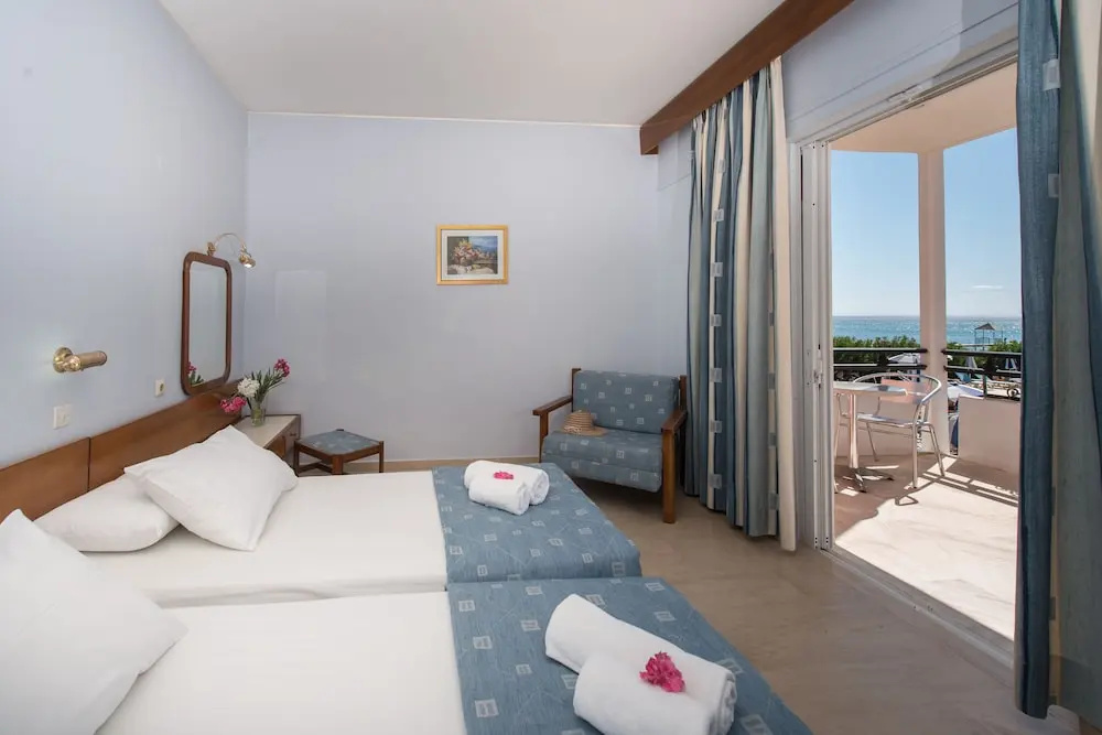 Standard Double room with partial sea view (full double bed)