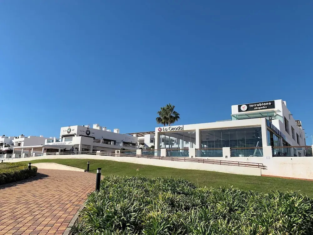 2 Room, Sleeps 4, Parking, 4 Pools, Sea 1st Line